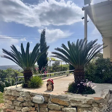 Sto Katifori In Village לופו